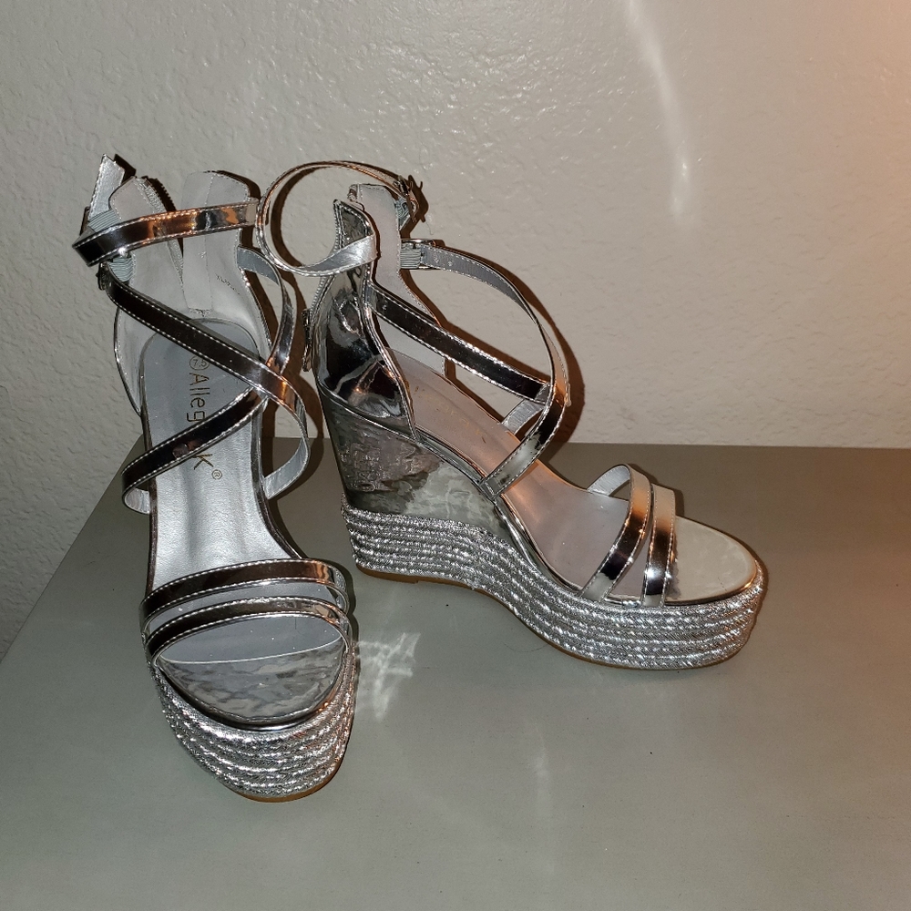 Silver wedges for summer
